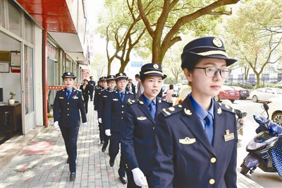 宁海城管女子中队:柔性执法暖人心