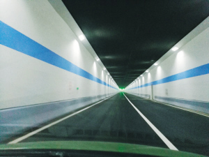 绍兴市首条湖底隧道试通车 迪荡到袍江不到10分钟