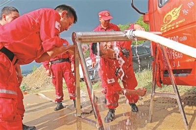 东阳成立首支卫生与供水专业救援队