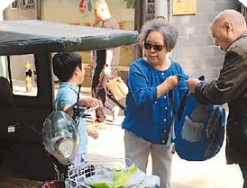 中国“老漂族”生存现状：专程照顾晚辈比例达43%
