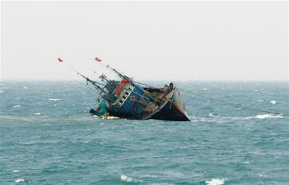 一渔船在浙江海域遇险 3人获救11人失联