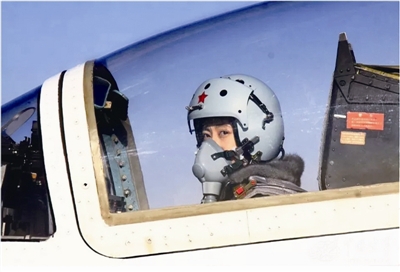 冲上云霄！温州第一位空军女飞行员诞生