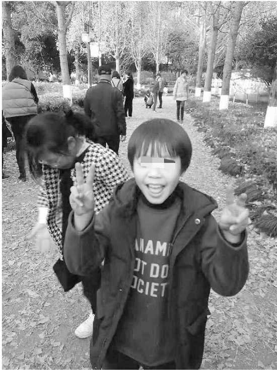 11岁的黄政豪上周五放学独自回家 在离家六七百米时失踪