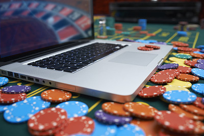 网上开设赌场招揽数千名赌徒 47人被海宁法院判刑