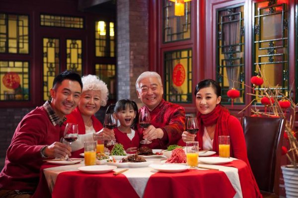 杭州年夜饭“一桌难求” 有餐厅包厢去年正月就已订满