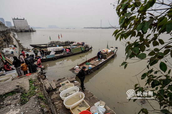 钱塘江渔民禁渔4个月 江边传统渔市即将消失