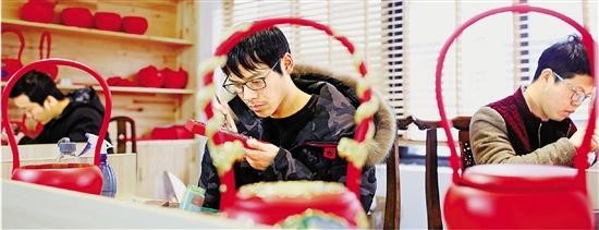 三位90后坚守十年传承非遗 ：一心传古艺 指尖生繁花