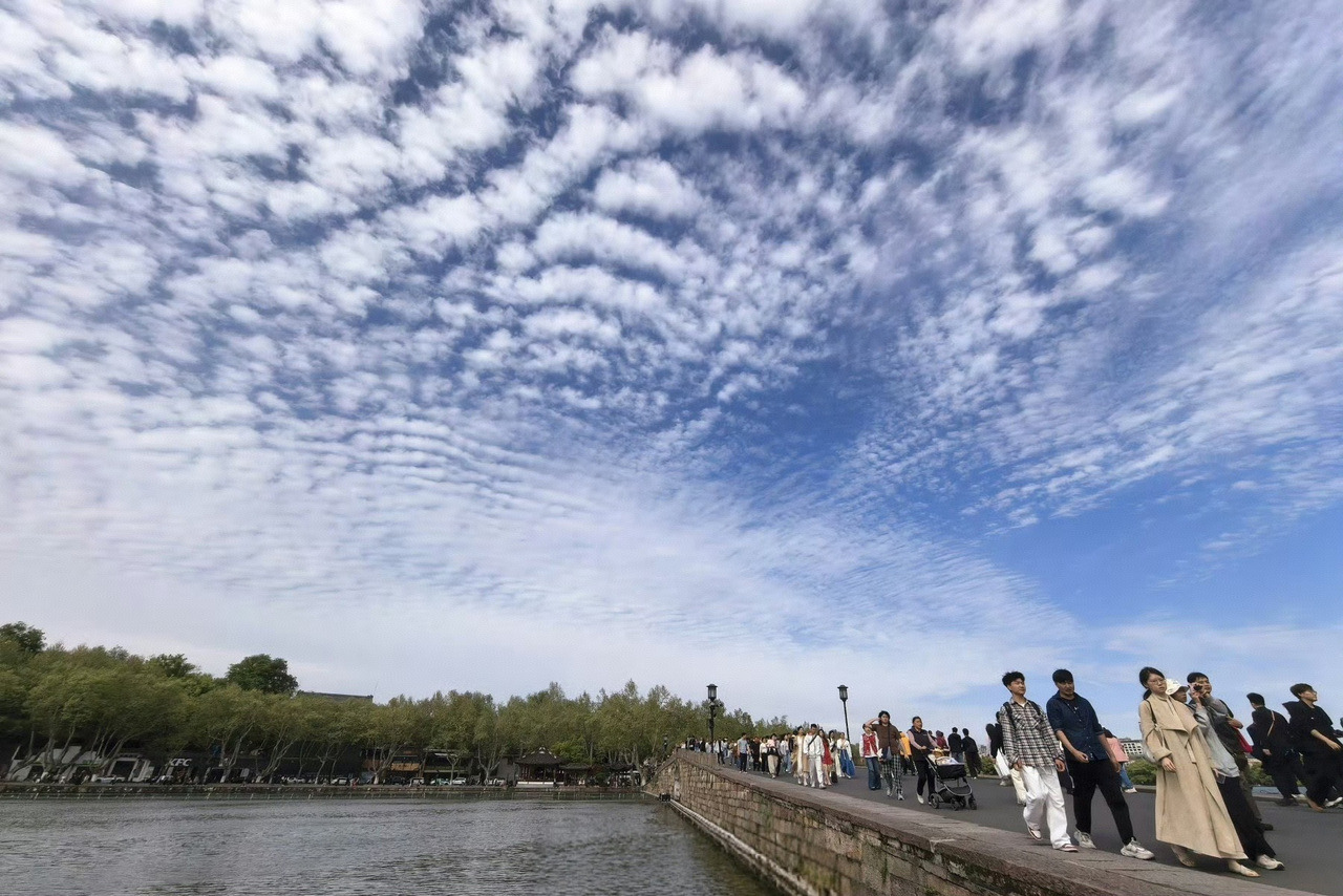 今晨春寒料峭，明天一秒入夏，浙江接下来的天气太刺激