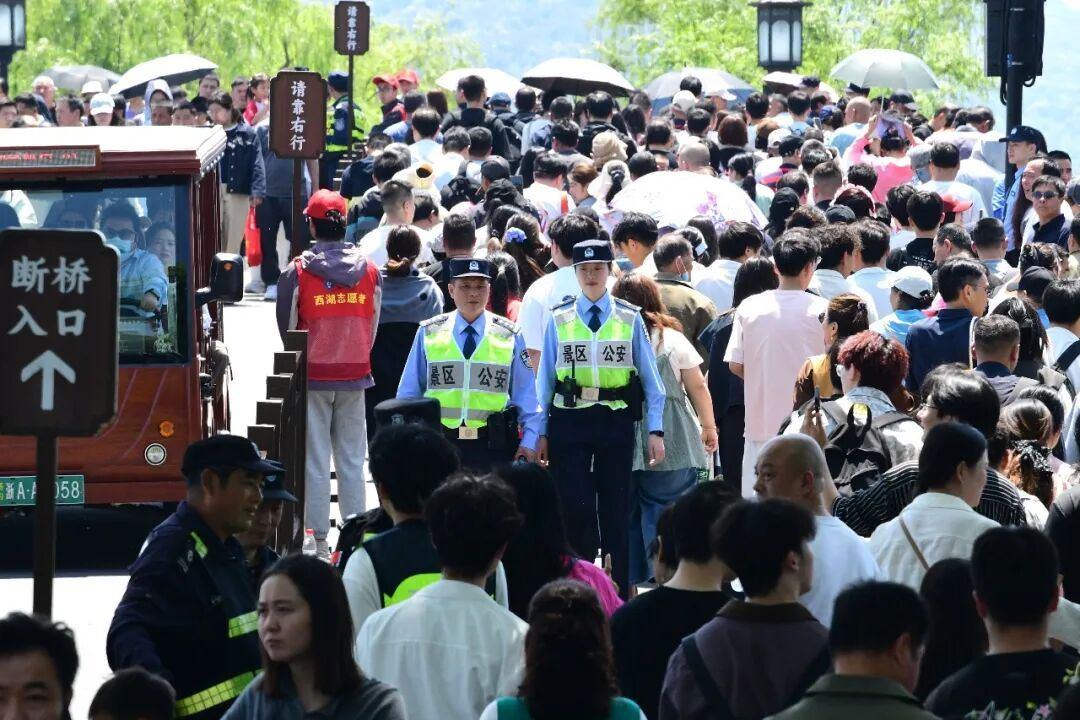 “五一”假期，浙江全省接报刑事、治安警情同比分别下降27.8%、11.1%