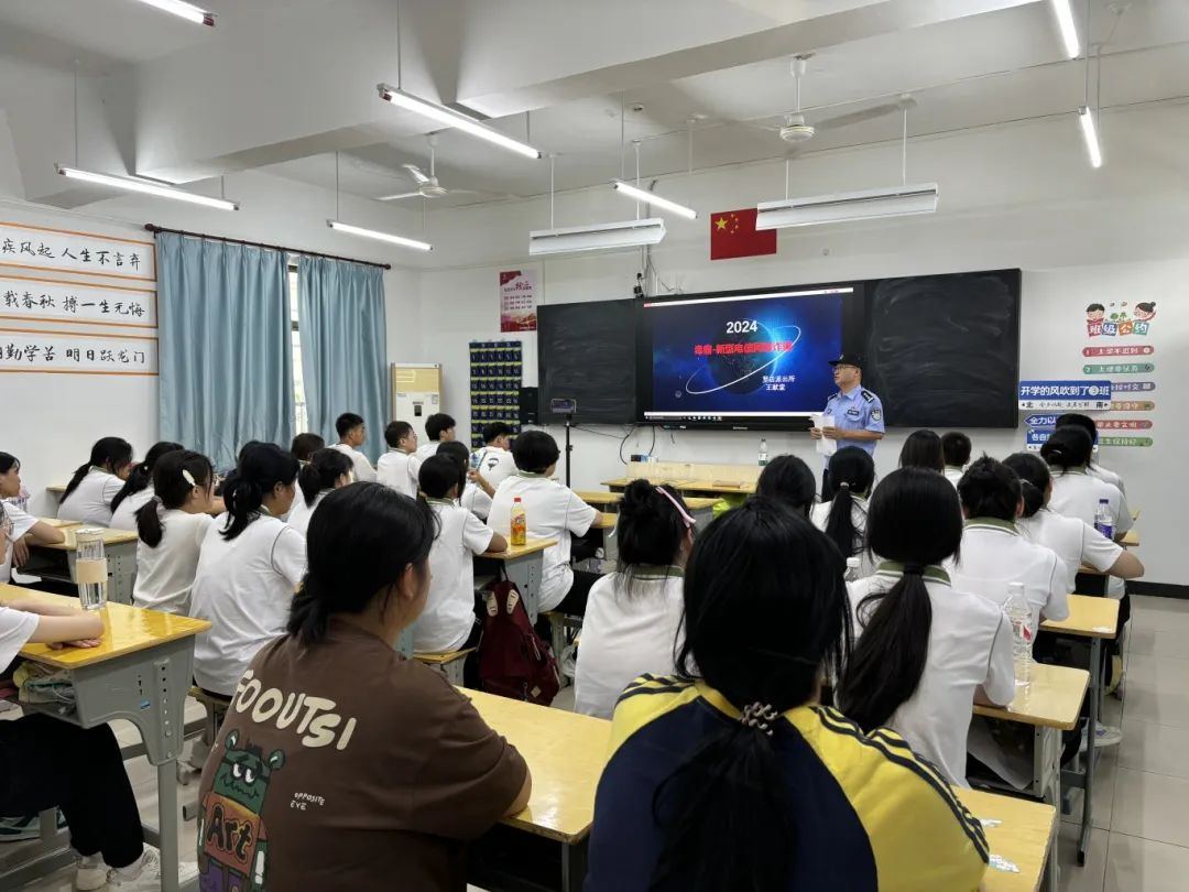 法治宣传进校园 普法教育护成长