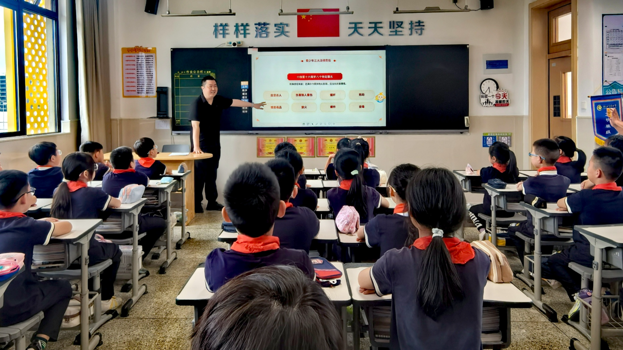 衢江区开展网络普法“六进”活动