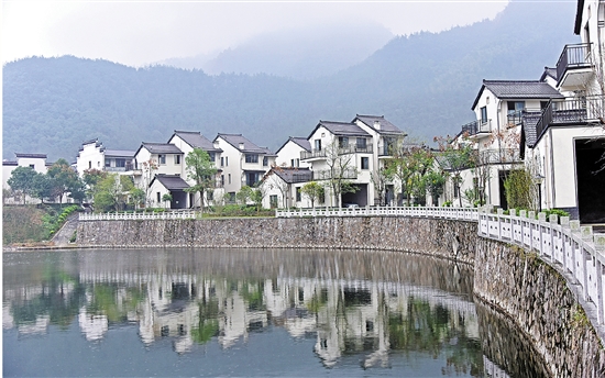 整治后的东阳江镇白泉村 黄鸣 摄