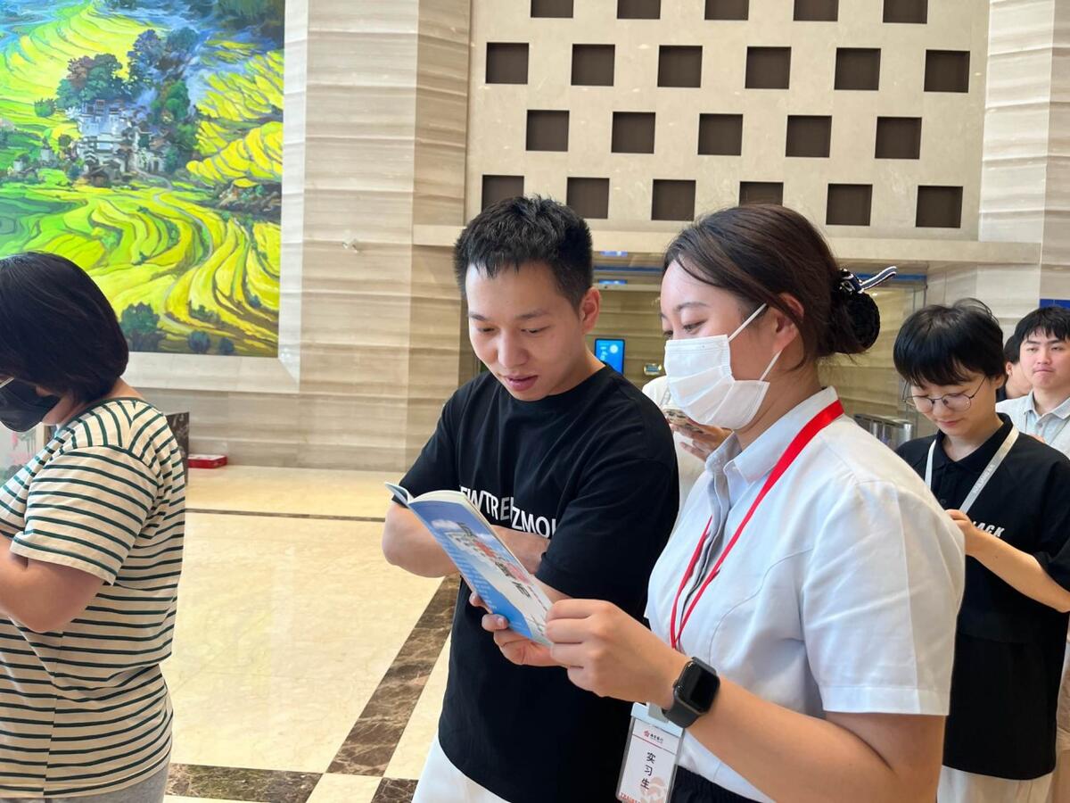 南京银行杭州滨江科技支行开展“杜绝假币 共建和谐”主题反假货币宣传活动